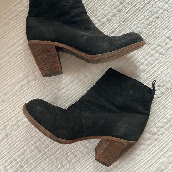 Dolce Vita Jax Black suede Heeled Bootie - Picture 7 of 7